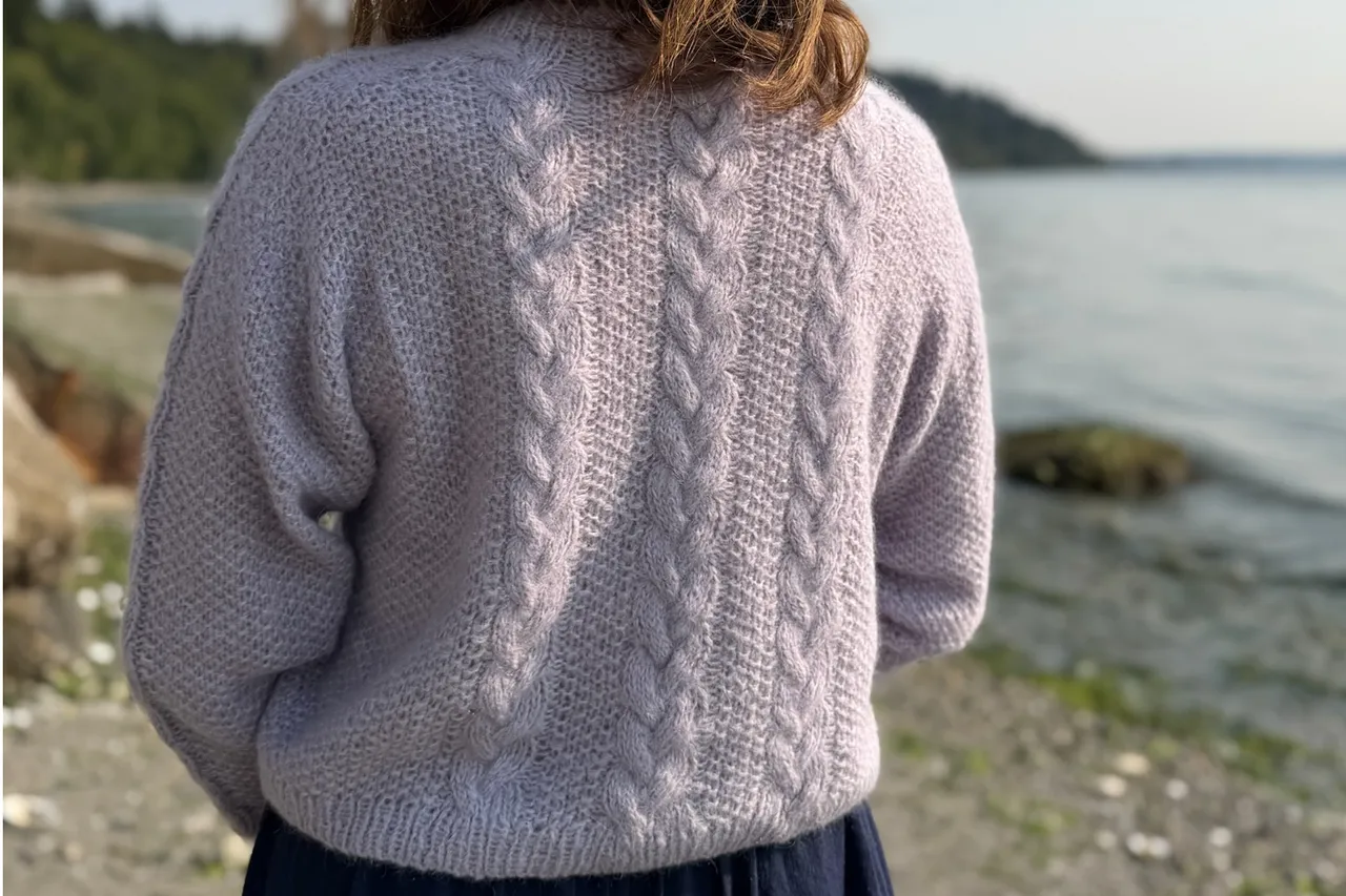 The back of the Solstice Saddle, showing the braided cable panel